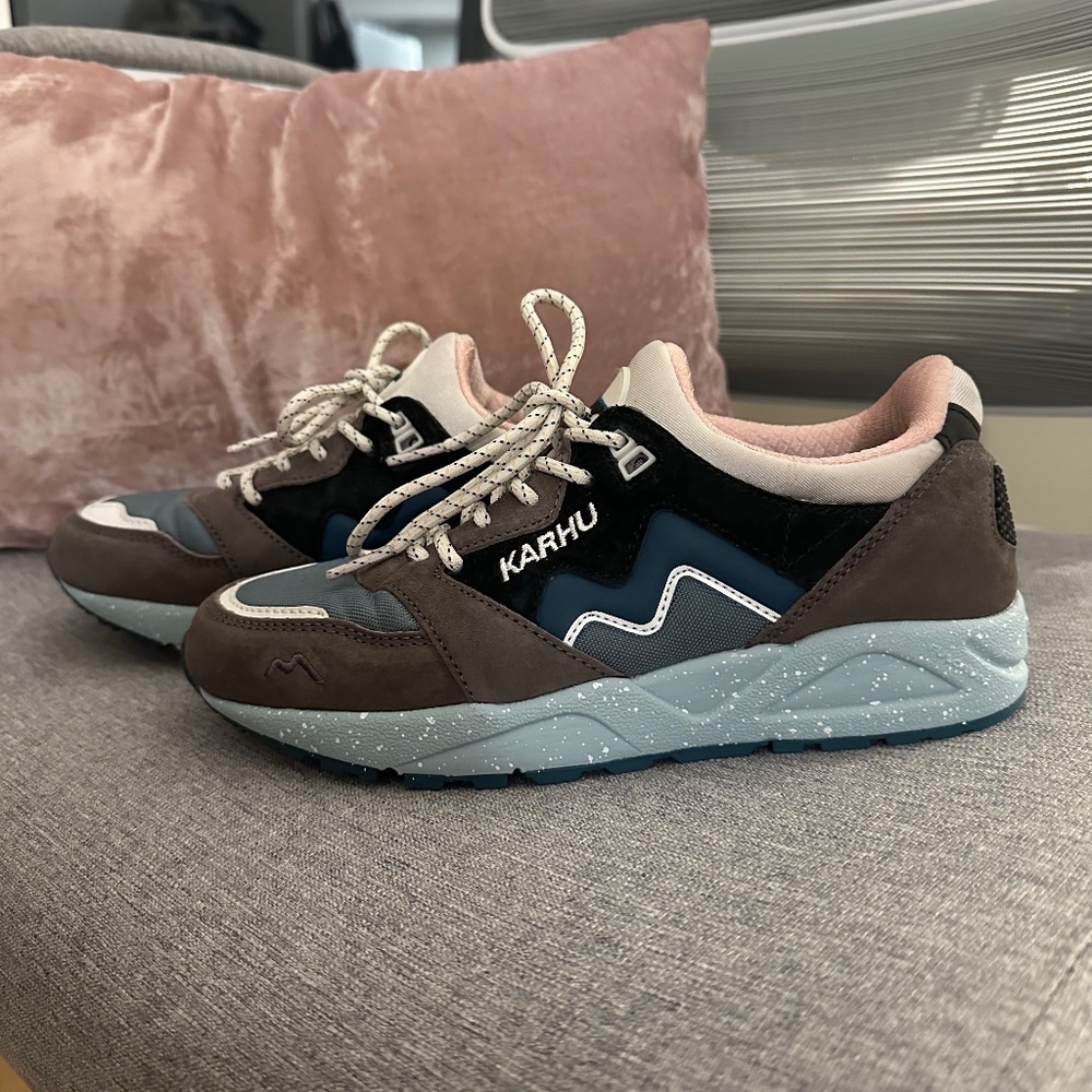 KARHU Aria 95 Plum Kitten / Jet Black Unisex US Size 5.5 sneakers shoes
